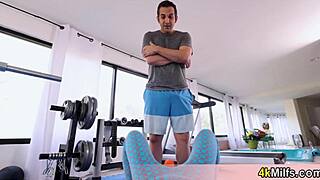 Angelicas träning blir till vild knull med personlig tränare