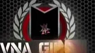 блондинката милф Вики Вет тества нова играчка на огромния кур на Рок