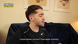 नॉटी क्लाइंट पर्सनल ट्रेनर को स्वेटी जिम सेशन में चोदता है