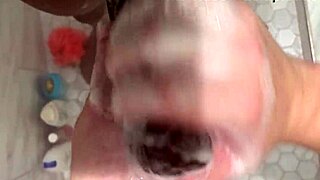 Sakra! 18letá nevlastní dcera sání obrovský kokot nevlastního táty!