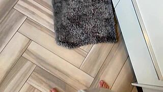 एलियाना रोज, मेरी परफेक्ट स्टीप सिस, घर पर अकेली इंटेंस सेक्स चाहती है। वह टिज करती है और हार्ड राइड करती है।