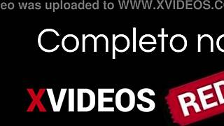 גבר חוף מפתה בחור חמוד מאחורי סלעים למוצץ חשאי