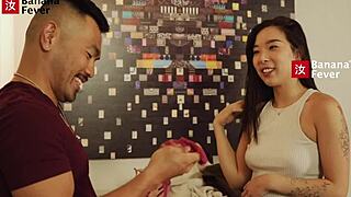 韩国Elle Lee在酒店紧身肉体渴望中国大屌