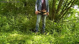 Samo seksi stranac pomaže mi da svršim na ulici