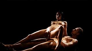 Θέλεις να δεις το αισθησιακό μας ζευγάρι να γίνεται καυτό και υγρό;