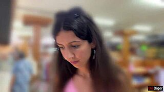 Aku Bayar Gadis Mana Pun untuk Jalan di Publik dengan Cum di Mukanya