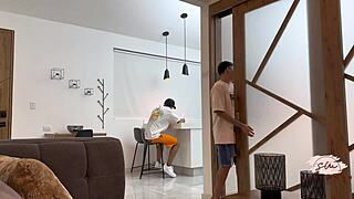 Λατίνα Savannah Watson τινάζεται δυνατά στο ντους