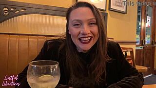 Petollinen pomo saa sotkuisen kasvokujan yllätyksen pubin vessassa.