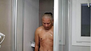 Wat Wil Deze Oude Man, Denkt Hij Dat Hij Een Hengst Is?