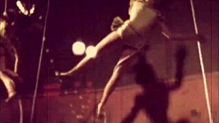 Vintage erotisk illustrasjon imponerer med dristige linjer