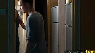 Táta4k uzavírá dohodu v těsné kuchyňské akci