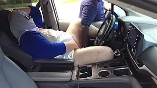 Elkapnak ujjal baszni nyilvánosan bugyi nélkül—szeretnéd látni a nagy seggemet?