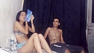 Infiel Hermanastra jebe ogromen kurac za maščevanje v divji creampie akciji!