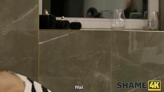 Pravi seks, pravi čas! Varalka žena gre divje z tetoviranim študom!