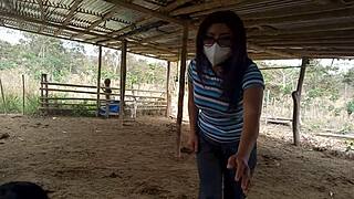 מזעזע, אמא חורגת אלמנה מפתה בן חורג בחווה לסекс אסור פרוע