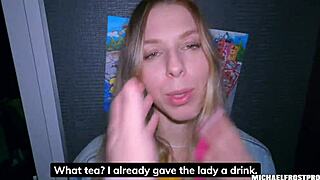 Uliczny POV z ładną ogoloną cipką mocno ruchaną