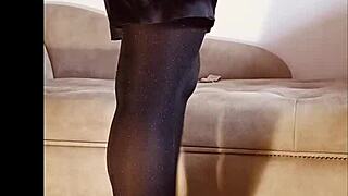 光沢パンストで放尿、無料フェチソロショー