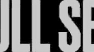 Madrastra se une a mí en la cama del hotel todo el fin de semana