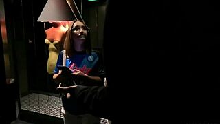 Tifosa italiana di Napoli tradisce e si fa pestare il culo duro