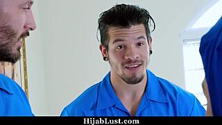 منحرفين ينيكوا مراهقة محجبة ساخنة في جلسة جامحة