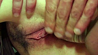 Jestem uzależniony od hardcore'owych amatorskich głębokich gardłowych scen z Mią Moore!