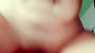 Mlada brezdomka menja seks za pločevinke na javnem