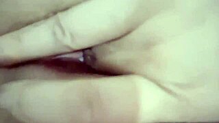 Verdomme, deze hete MILF die haar natte kut vinger is pure solo vuur!