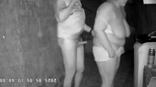 Yo, beccata matrigna scopa figliastro in camera nascosta in vicolo!