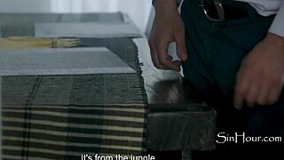 Testvéri titkok feltárulnak nimfomán lépnővérrel, Bella Rolland és Avery Black