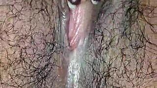 Видел когда-нибудь такой крупный план волосатой индийской киски?