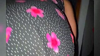 Nemůžu uvěřit, jak jí prdel poskakuje na mém obrovském mexickém chuji takhle