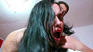 स्टेपमॉम के साथ होटल में नॉनस्टॉप एक्शन हैंडल कर सकता है?