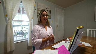 야, 스텝맘, 왜 내 자지로 네 핫 비디오 콘텐츠 만드는 거야?