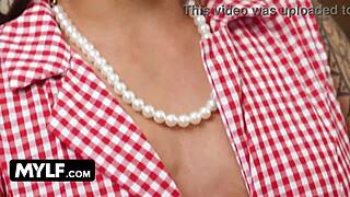 Mačeha je tesna in vroča brez gume, ko jo upogneš!