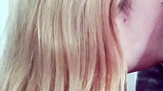 내 스텝시스터 진짜 걸레야, 한 방울도 흘리지 않고 빨아줘!