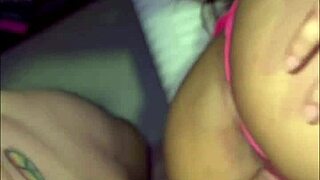 أول مرة أتناك في مؤخرتي، يؤلمني كثيراً عند صديقتي، زوجها ناكني بقوة... أخفف يا رجل!