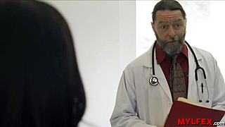 Hey, yeh hot milf hospital mein extra naughty tests chah rahi hai!