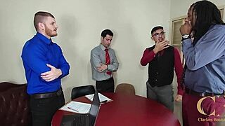 Biroul o ia razna cu un quickie slutty de trailer! 😜