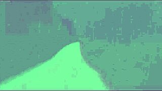 Stemor Cory Chase viser frem digre pupper før anal og fitteknulling