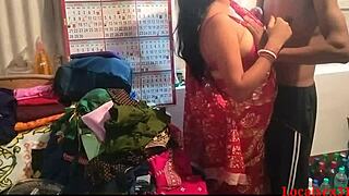 हेय, इंडियन वाइफ को हसबैंड ने साड़ी में घर पर हार्ड बांग किया?