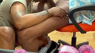 Pušenje kurca na buvljaku, slinavo, facijal sa spermom, veliki kurac, grubo mokro duboko grlo