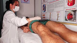 ねえ、看護師の前で勃起しちゃった、見たい？