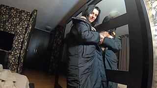 Quer ver eu foder a cara e gozar no meu casaco preto de inverno?