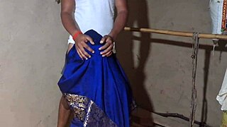 हेय, गांव की भाभी, उन बड़े बूब्स को इतना हार्ड क्यों प्रेस कर रही हो?