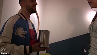 एलीस मेज पाकिस्तानी लड़के से एनल क्रीमपाई लेती है रफ क्विकी में बेंट ओवर सेशन।