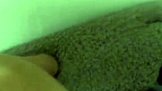 يا، هذه الفتاة التشيكية تُغوى في السوبرماركت و تُنيك بقوة في منظور شخصي