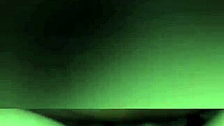 Kamaráti kecajú na terase a on ma otehotnel