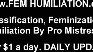 Dia suruh hamba sissy hisap strap-on sambil hina dia dalam dominasi femdom