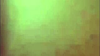 Bokep cewek Indonesia bilang pacar lagi kerja. Aman nyusup ke rumahnya! 😜