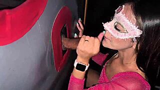 스윙 클럽 글로리 홀에 줄 섰어